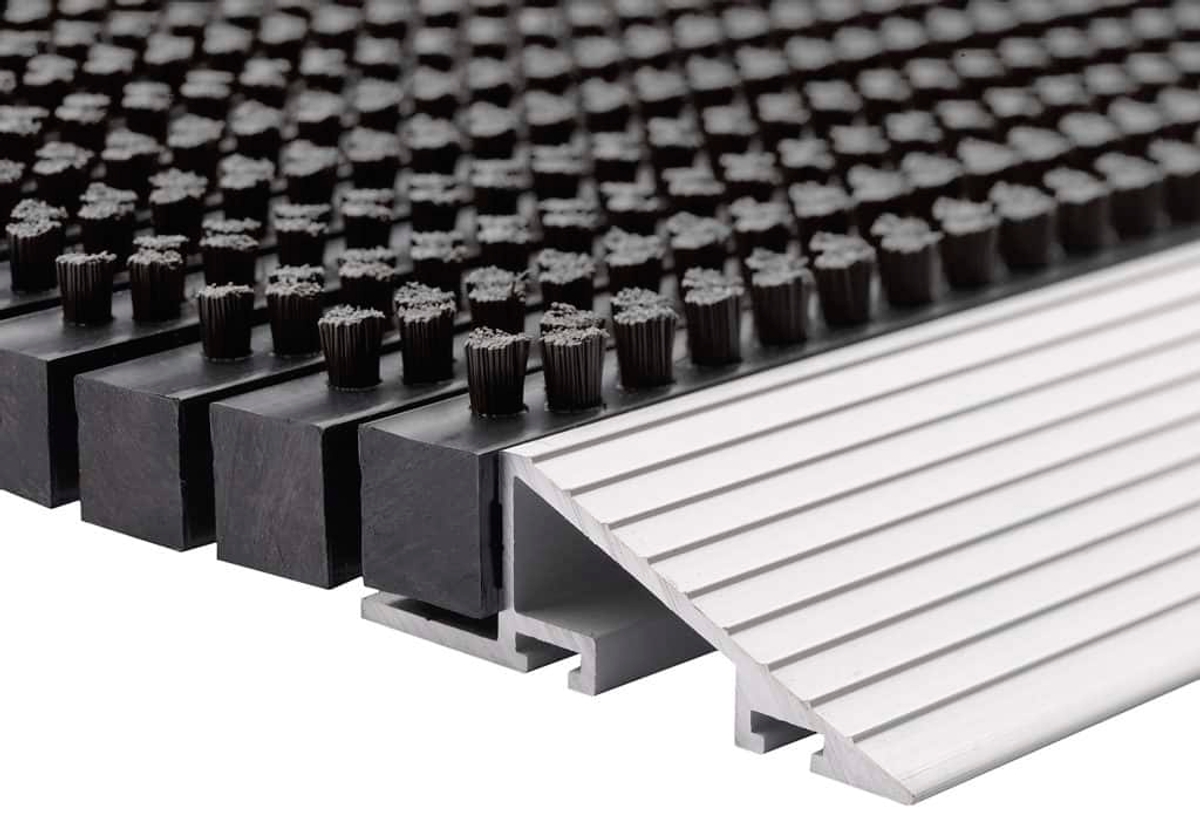 Hamat Outline buitenmat black - 50 x 80 cm product