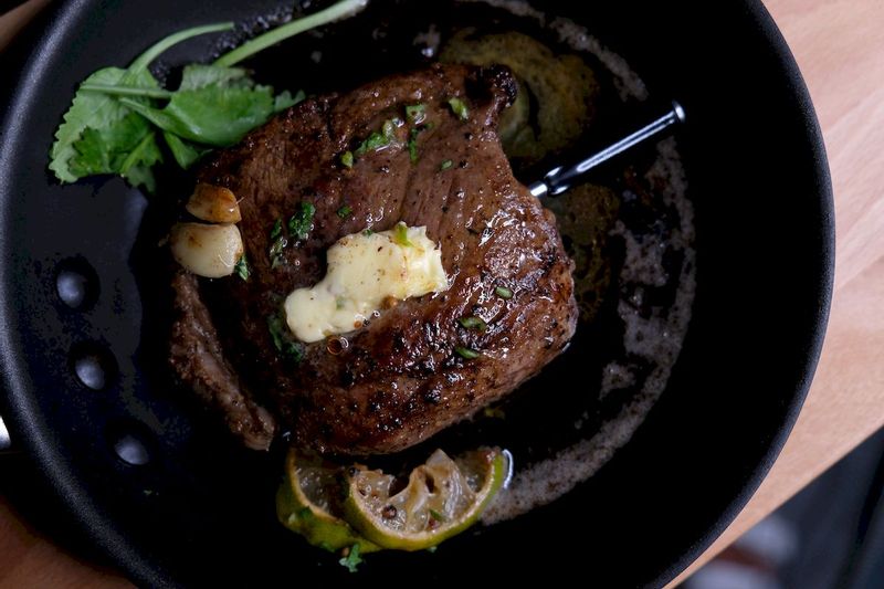 The Meatstick in de pan