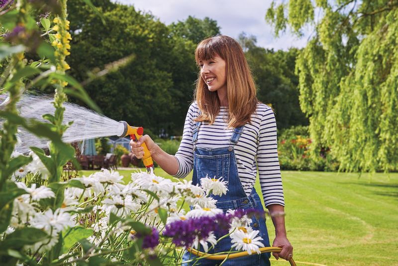 Hozelock Rose Spraygun broes - sfeerimpressie 2