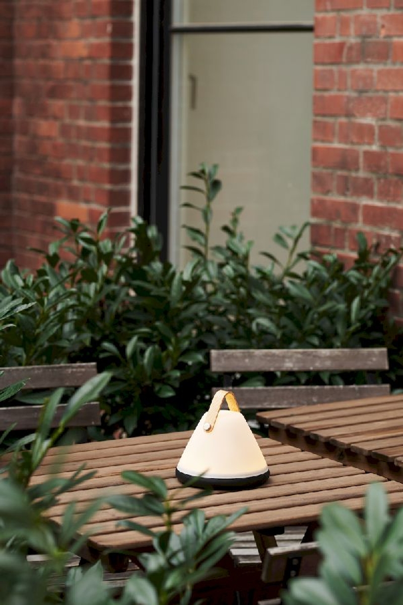 Nordlux Strap To Go tafellamp, sfeerfoto 2