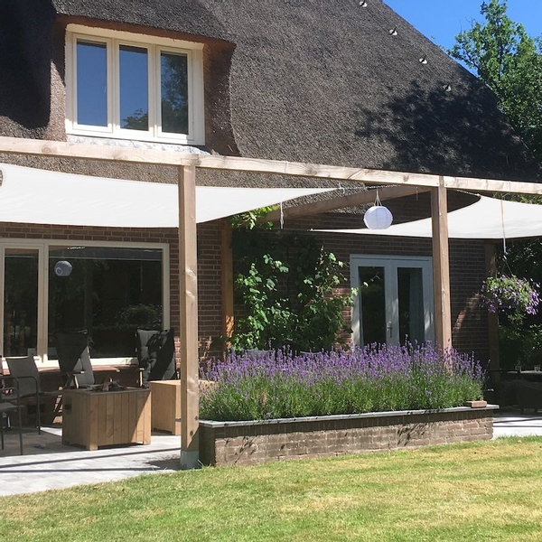 Livin’outdoor schaduwdoek Como driehoek 3.6 m - Antraciet sfeer