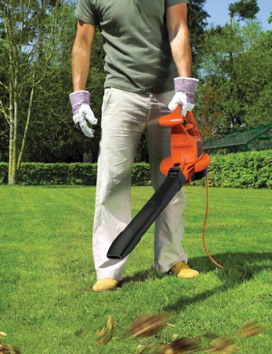 Black+Decker GW3030-QS elektrische bladblazer blaast de bladeren weg