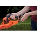 Black+Decker GWC1820PC-QW accu bladblazer accu wordt geïnstalleerd 