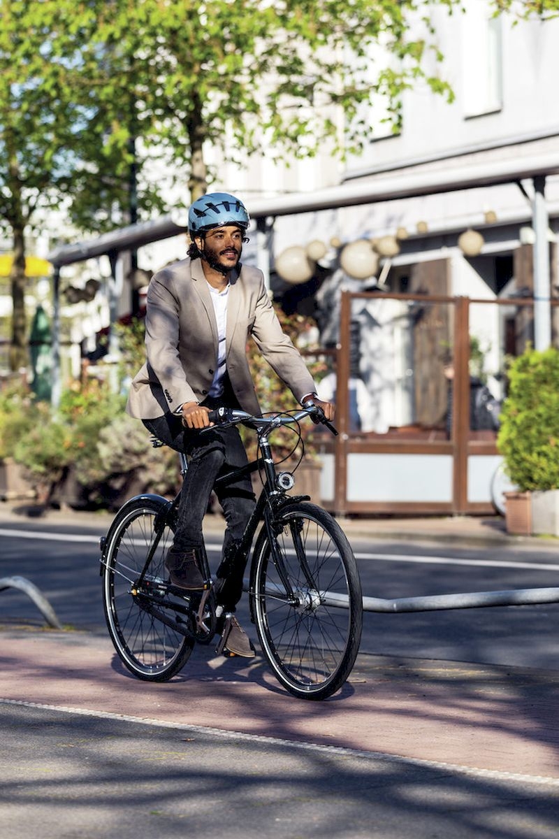 Abus Pedelec 2.0 ACE Speed Pedelec Helm - Glacier Blue sfeerfoto