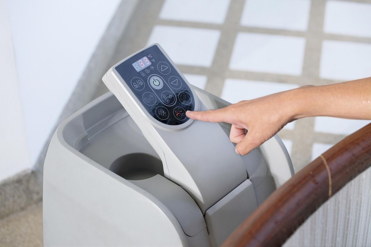 Lay-Z Spa Helsinki AirJet opblaasbare spa - 7 persoons - bedieningspaneel