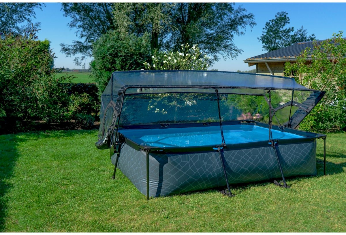 EXIT Stone zwembad - 300 x 200 x 65 cm - met filterpomp en overkapping sfeerbeeld tuin