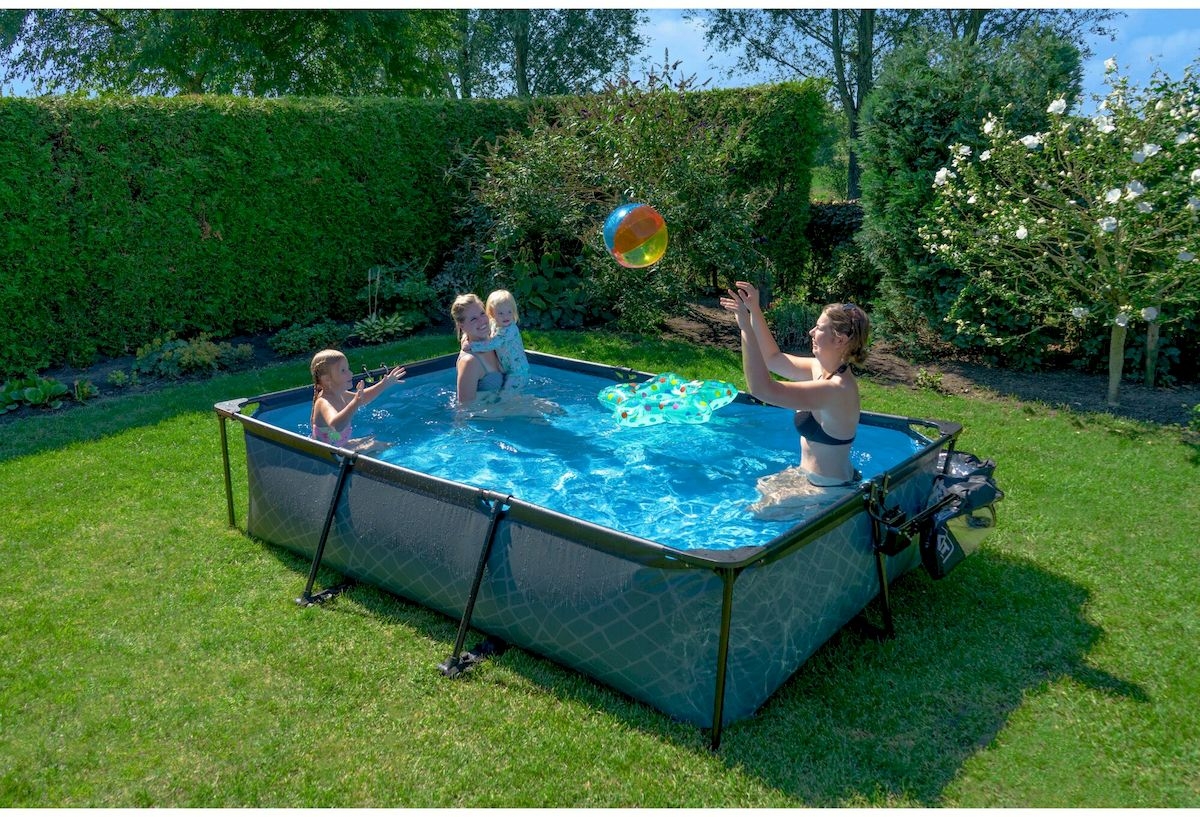 EXIT Stone zwembad - 300 x 200 x 65 cm - met filterpomp en overkapping sfeerbeeld tuin