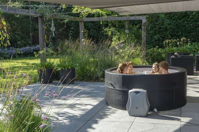 EXIT Leather Premium opbouw spa - 6 persoons in tuin