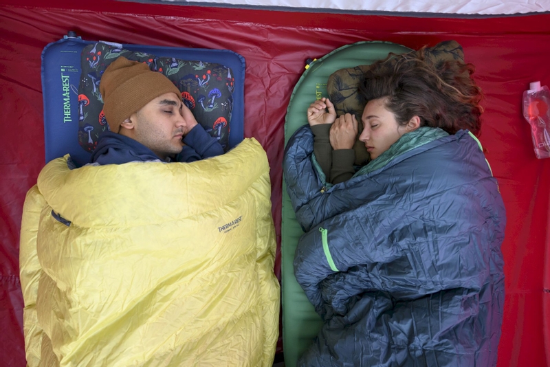 Therm-A-Rest BaseCamp 5.0 L zelfopblazende slaapmat - sfeerfoto