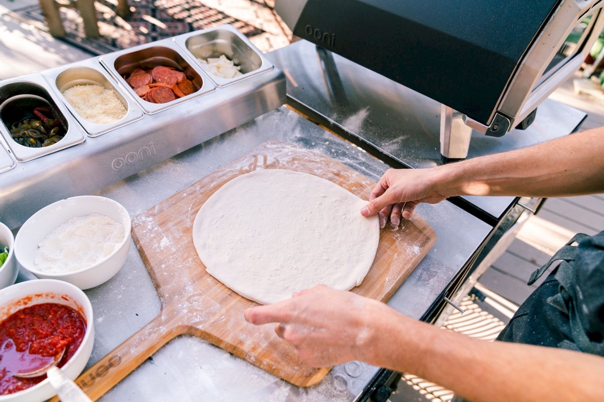 Ooni bamboe pizzaschep 30 cm - pizza bereiden