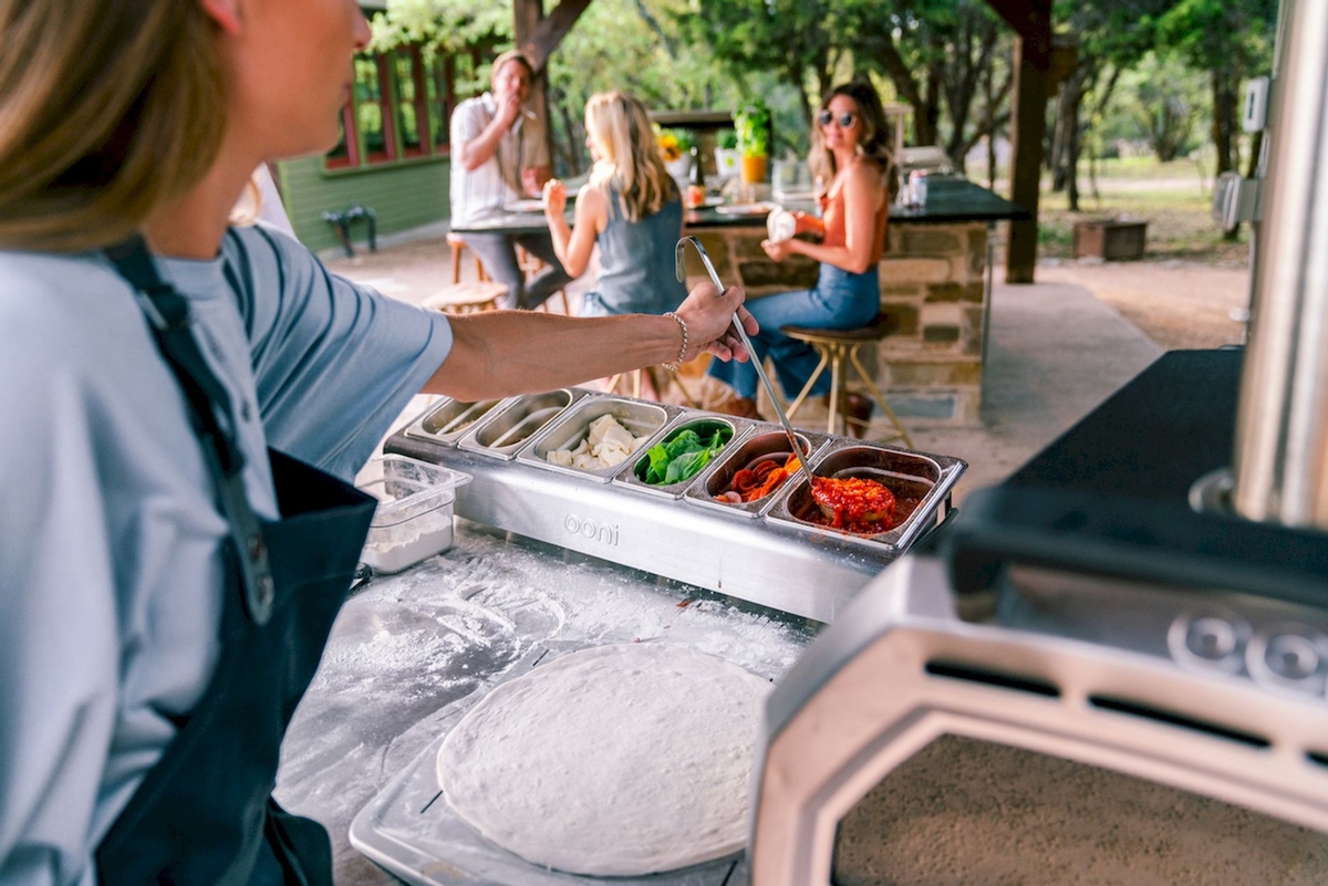 Ooni topping station - bereiden