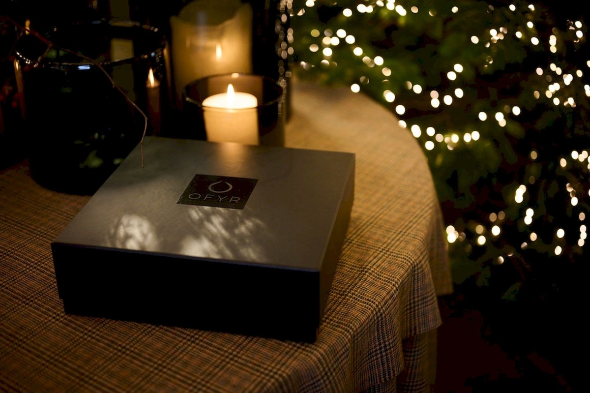 OFYR Kookboek ''Flavours of the World'' NL-FR inclusief 8 kruidenmixen - pakket