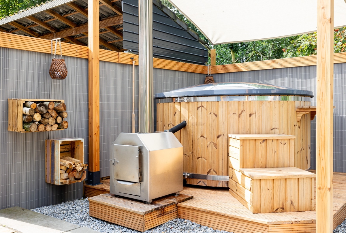 Houtgestookte hottub Extern - 4-6 personen - Grijs