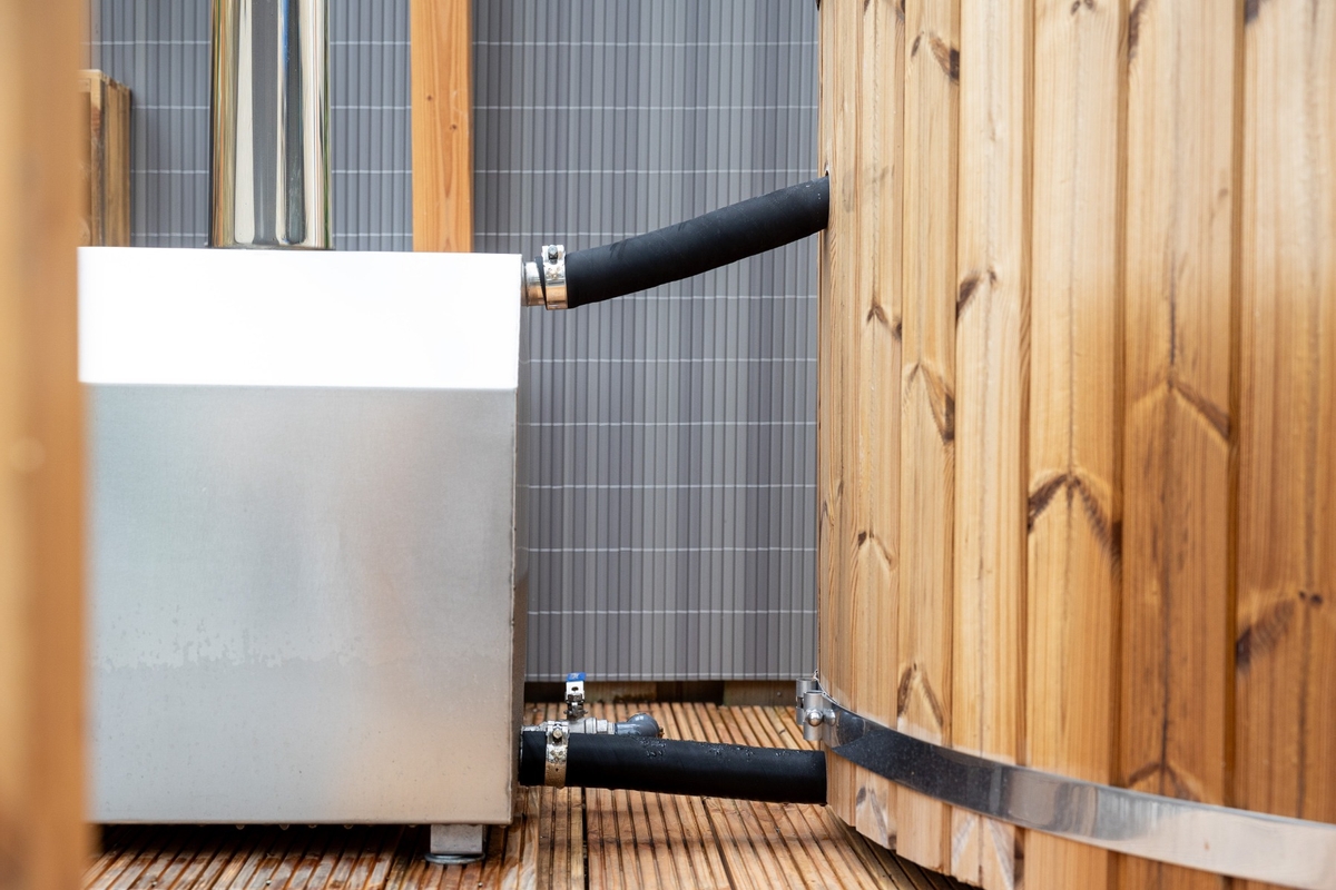 Houtgestookte hottub Extern met filteraansluiting - 6-8 personen - Kachel