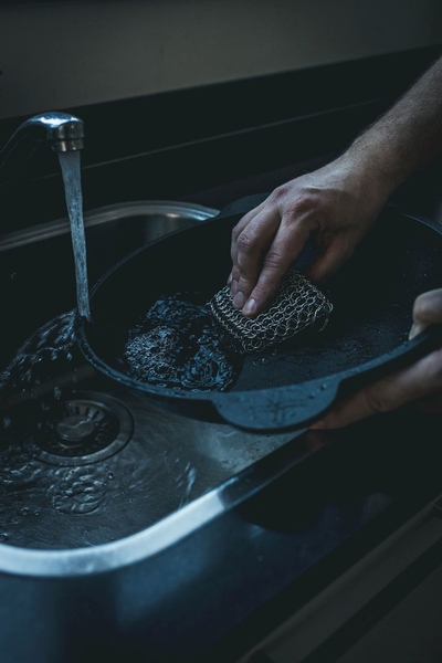 The Windmill schoonmaakringen met handpad voor gietijzeren pannen
