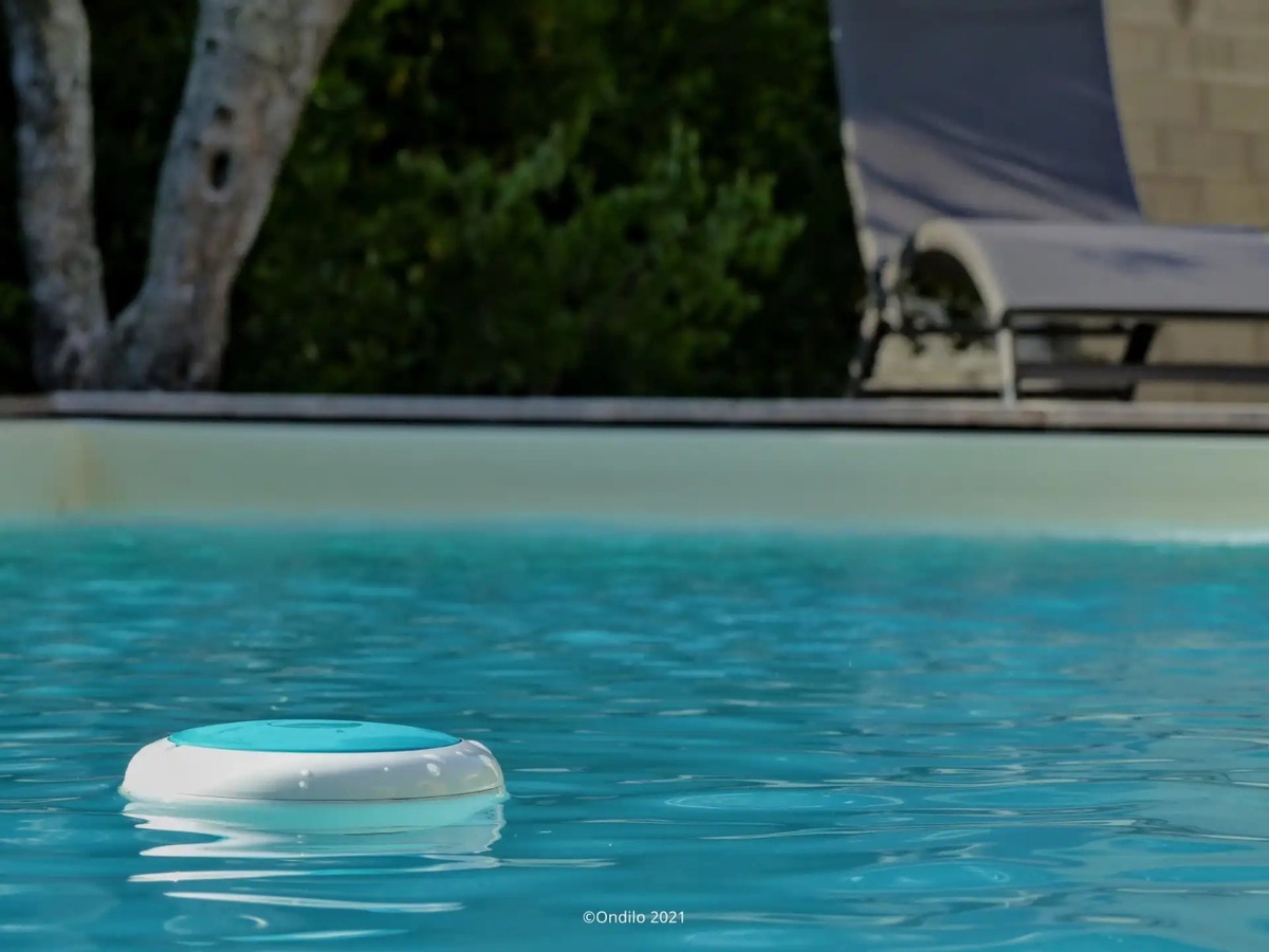 Ondilo ICO Zwembad watertester in zwembad