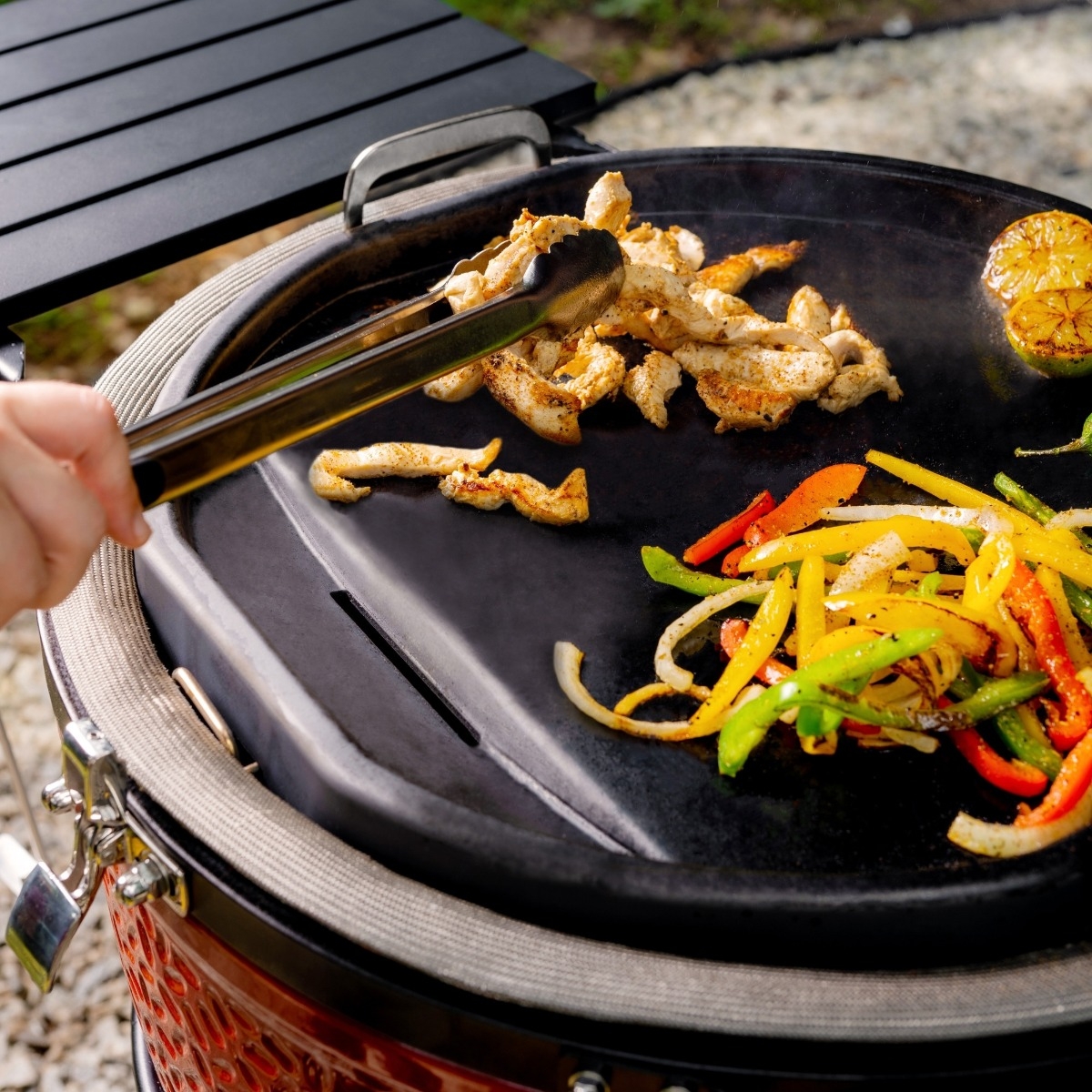Kamado Joe Karbon Steel grillplaat voor Big Joe - closeup