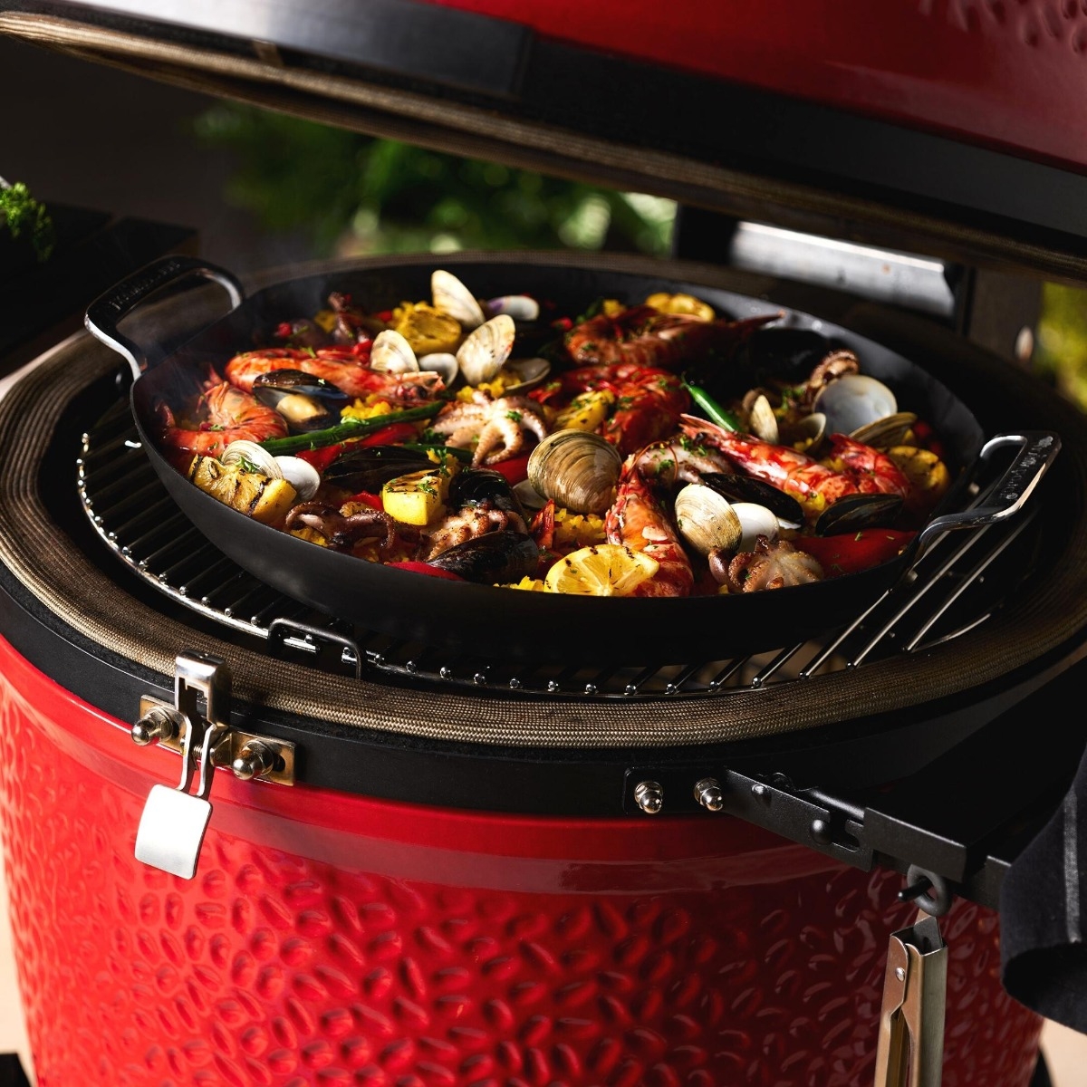 Kamado Joe Karbon Steel Paella Pan - sfeer