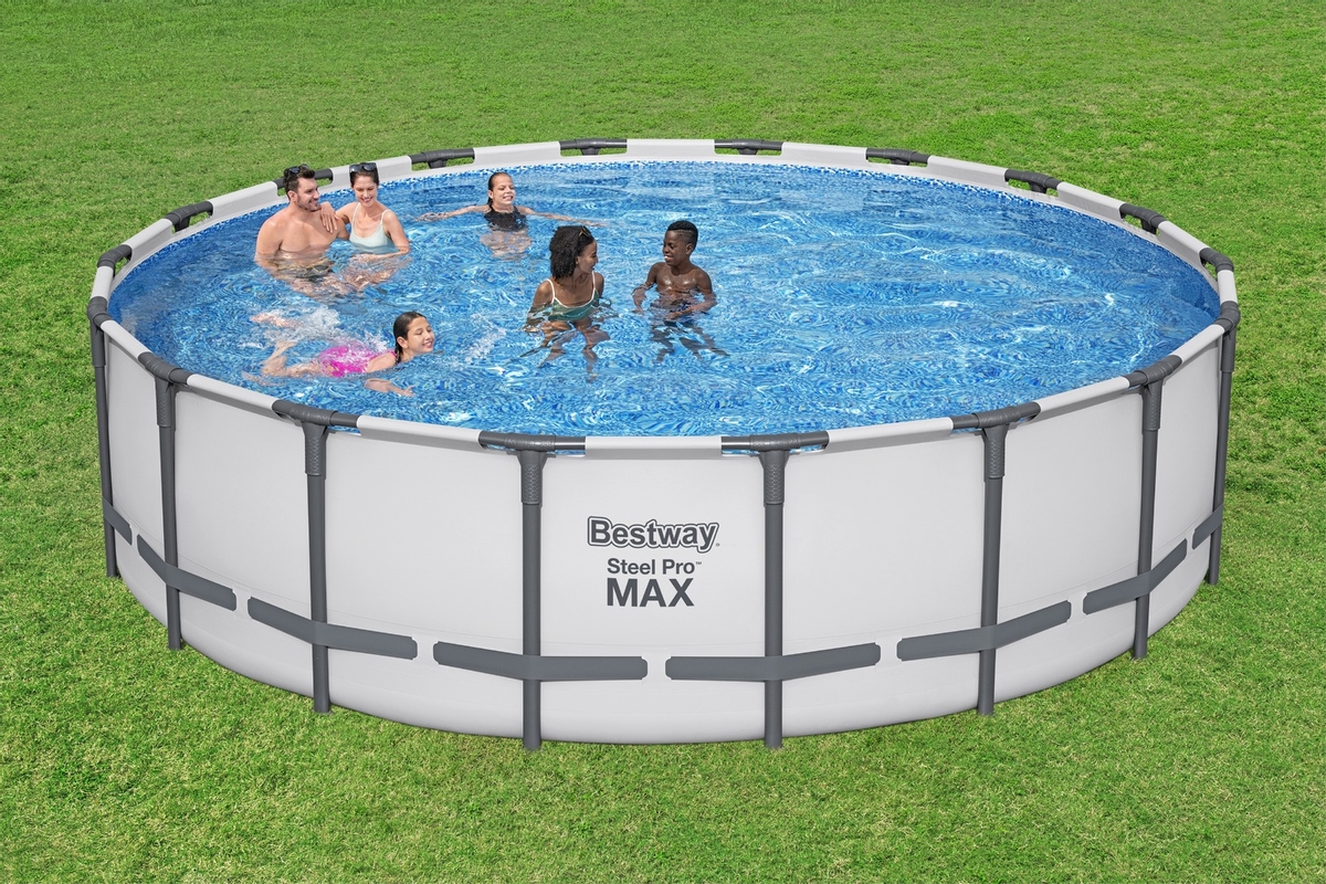 Bestway Steel Pro MAX zwembad - 549 x 132 cm - met filterpomp en accessoires - sfeerfoto