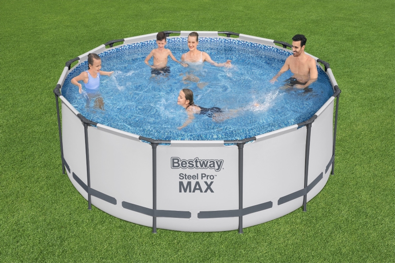 Bestway Steel Pro MAX zwembad - 366 x 122 cm - met filterpomp en accessoires - sfeerfoto