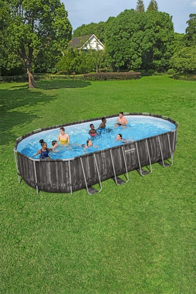 Bestway Power Steel ovaal zwembad - 732 x 366 x 132 cm - met filterpomp en accessoires - sfeerfoto