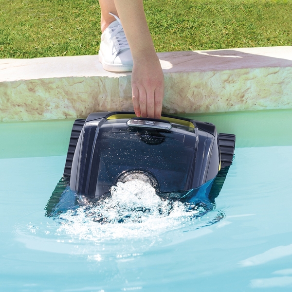 Zodiac Freerider 5400 IQ zwembadrobot - in het water doen