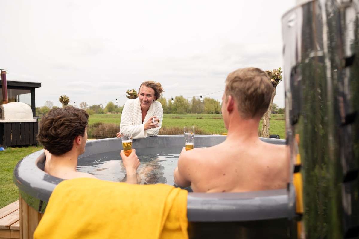 Houtgestookte hottub Intern - rond - 3-4 personen - Grijs
