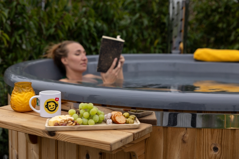 Houtgestookte hottub Intern - rond - 5-6 personen - Wit
