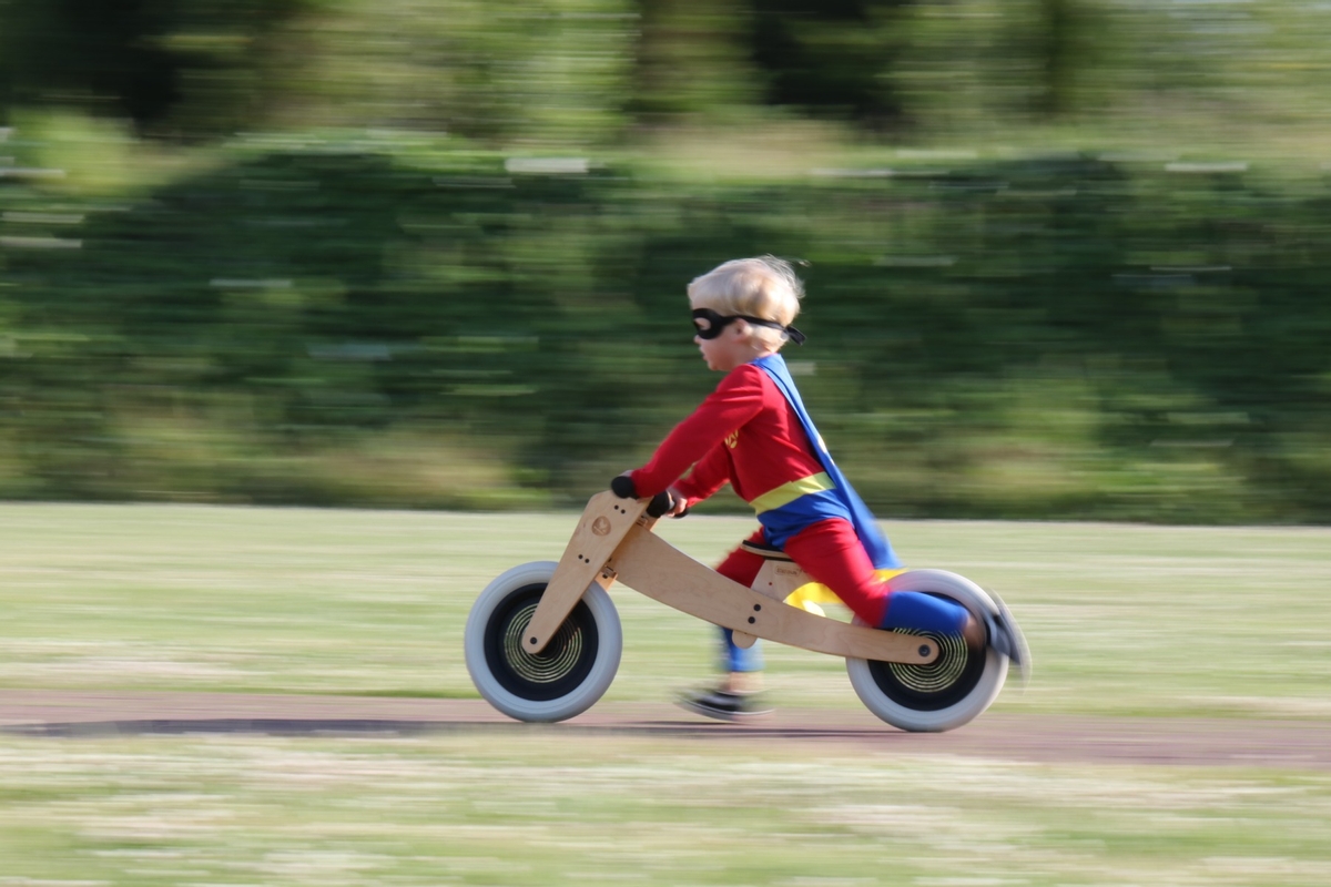 Wishbone Original 2 in 1 houten loopfiets - sfeer