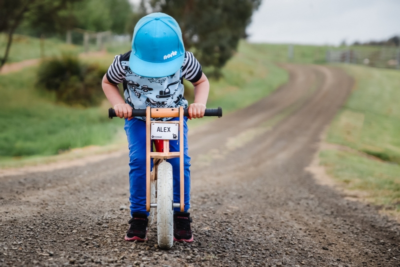 Wishbone Original 2 in 1 houten loopfiets - sfeer