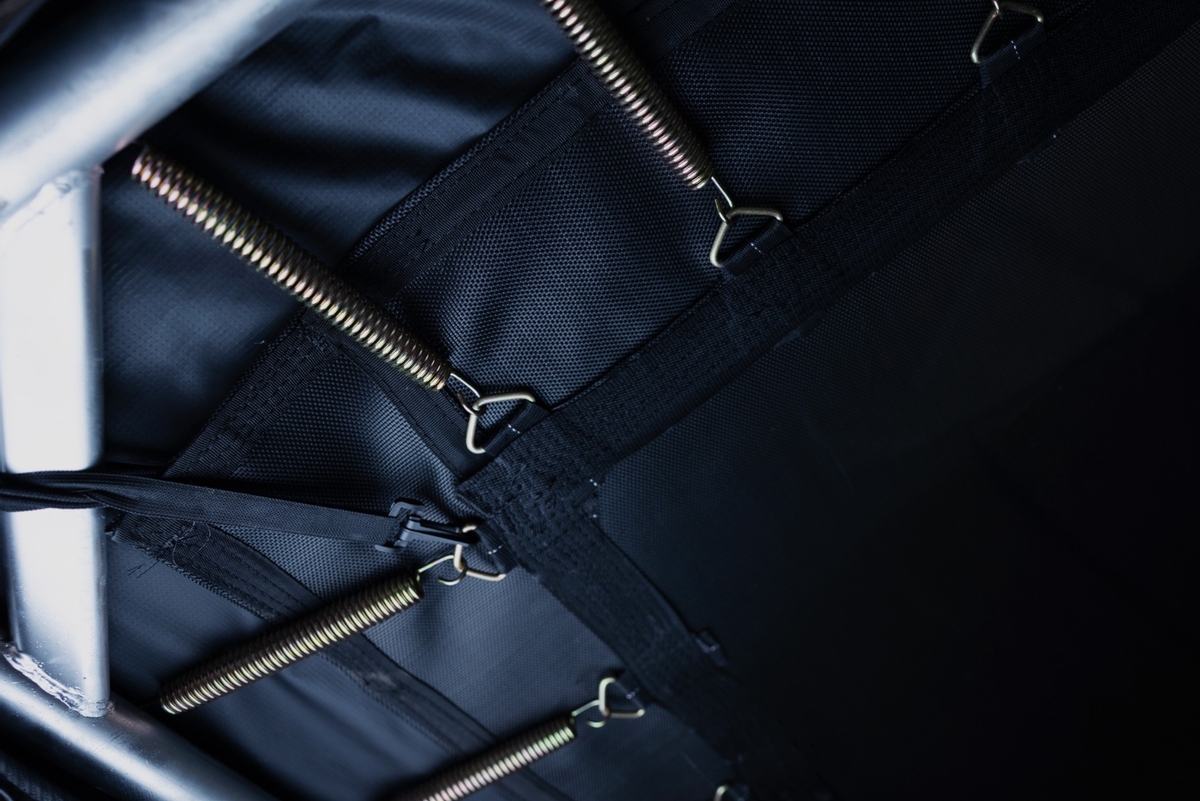 BLITS Urban trampoline - 213 x 305 cm - Zwart