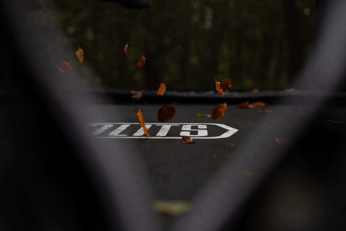 BLITS Urban trampoline - 305 x 213 cm - Zwart