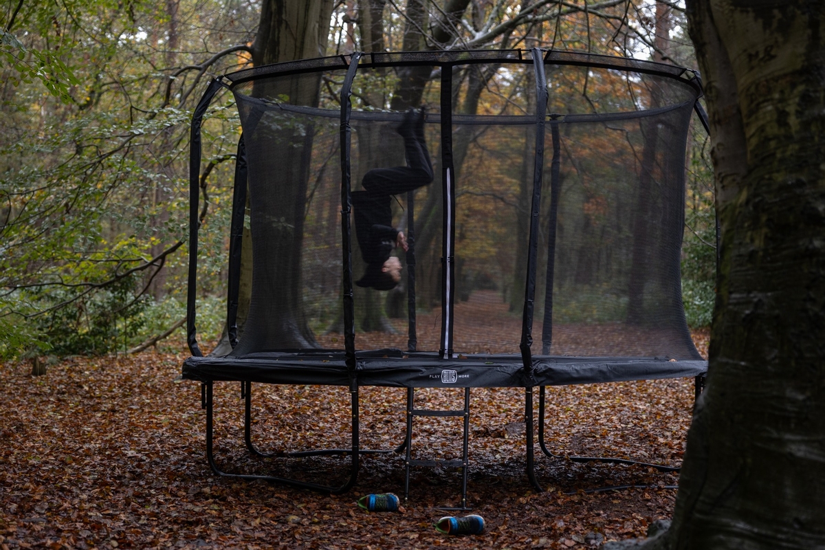 BLITS Urban trampoline - 366 x 244 cm - Zwart