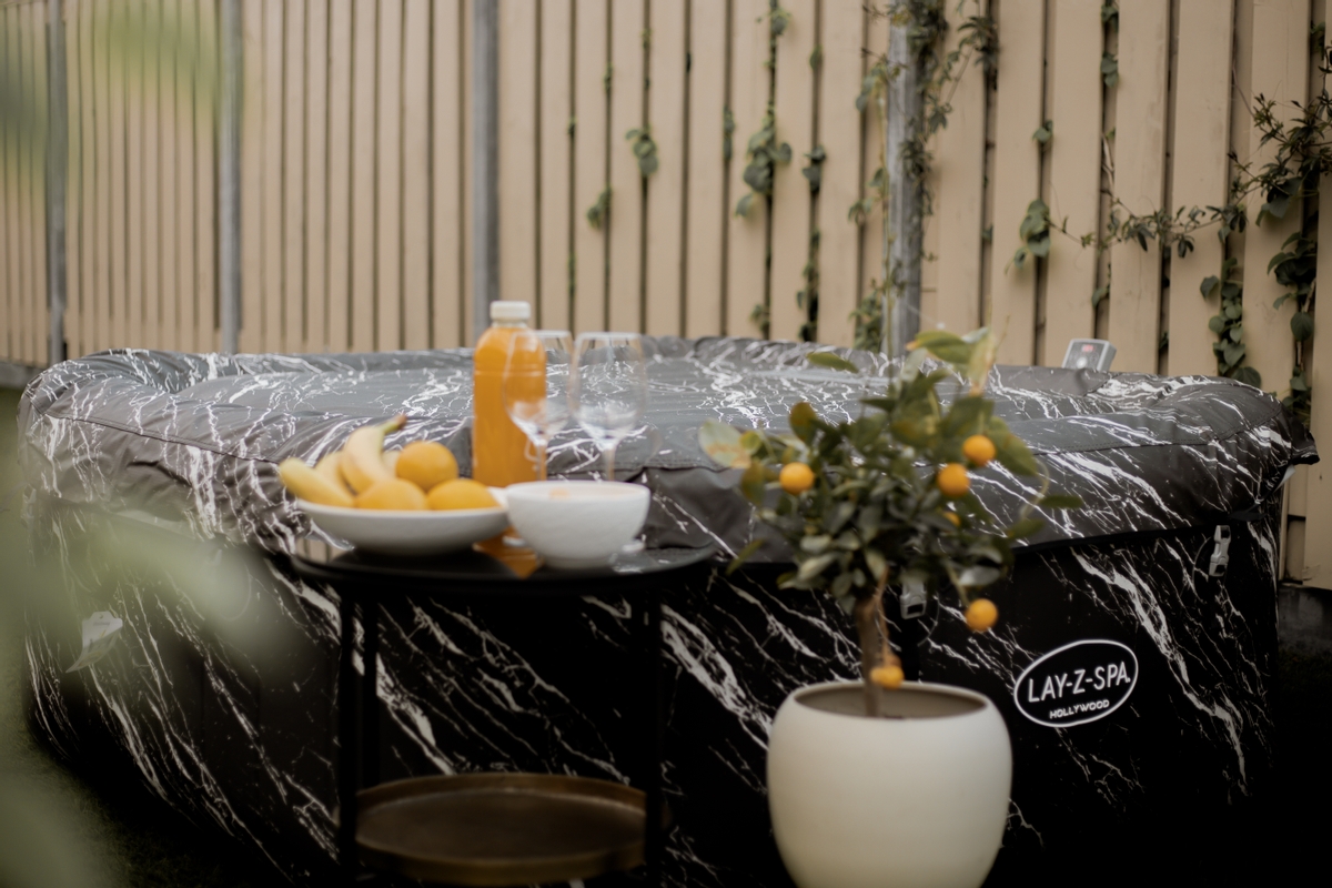 Lay-Z Spa Hollywood Airjet opblaasbare spa - Vierkant - 6 persoons