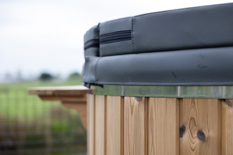 Houtgestookte hottub Intern - vierkant - 5-6 personen - Wit