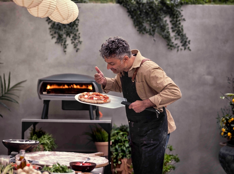 Witt pizzachep met gaten - 14 Inch