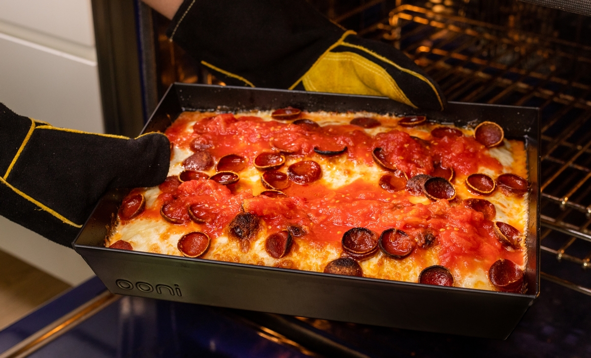 Ooni Pizzapan Detroit-style - Medium