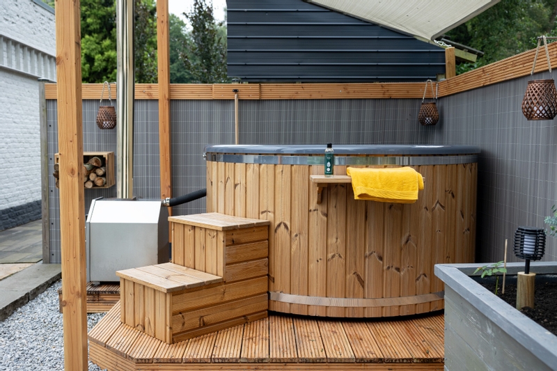 Houtgestookte hottub Extern - 4-6 personen - Grijs
