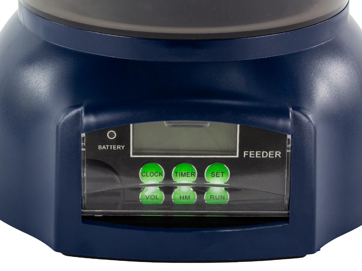 Aquaforte automatic fishfeeder display.