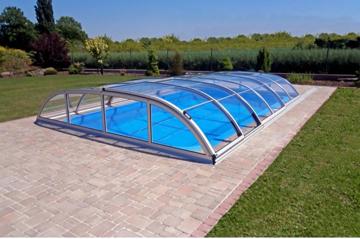 Transparante zwembadoverkapping