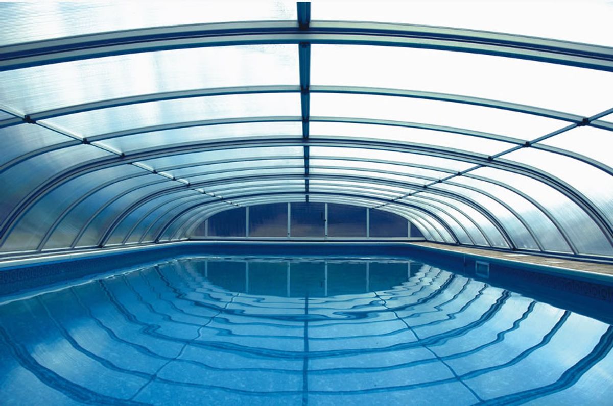 Transparante zwembadoverkapping