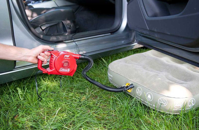 Coleman Quickpump 12V luchtpomp - in gebruik