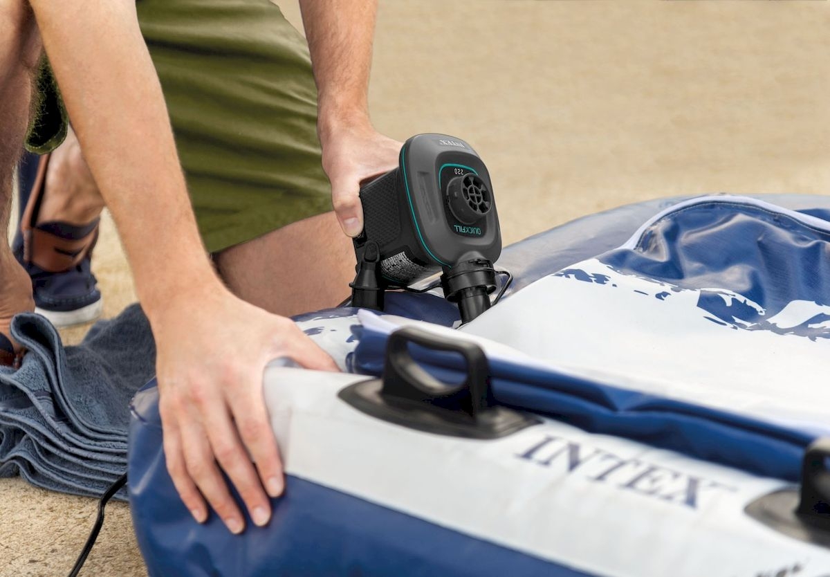 Intex Quickfill 230V AC luchtpomp in gebruik