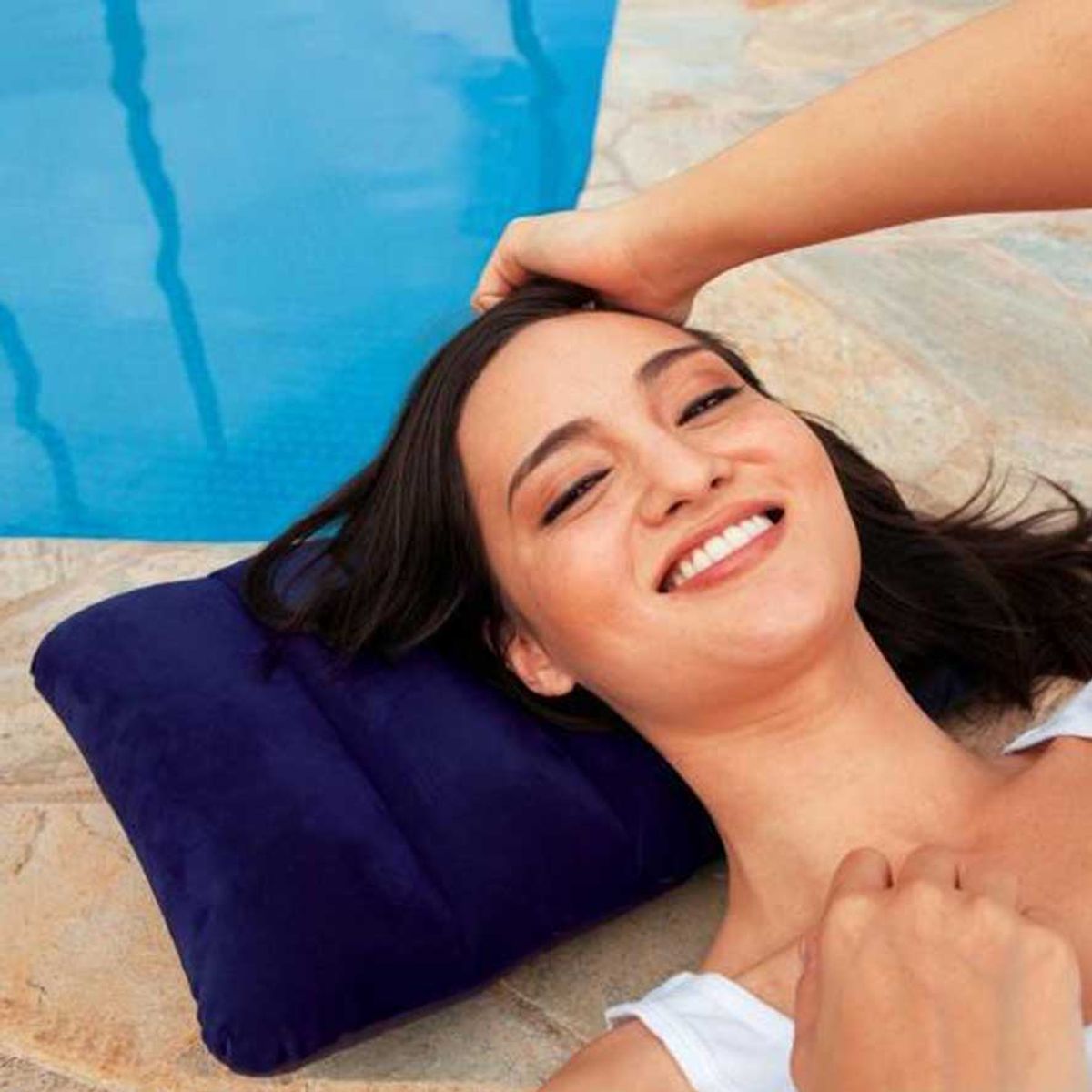 Intex Downy Hoofdkussen - Blauw - In gebruik