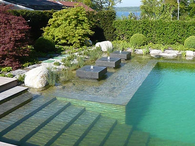 Kristalheldere zwemvijver